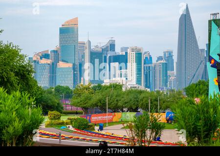 Doha, Katar - 11. November 2023: Schöner Blick auf die Skyline von Doha vom Bidda Park Katar Stockfoto