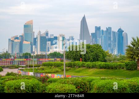 Doha, Katar - 11. November 2023: Schöner Blick auf die Skyline von Doha vom Bidda Park Katar Stockfoto