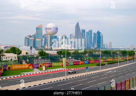 Doha, Katar - 11. November 2023: Schöner Blick auf die Skyline von Doha vom Bidda Park Katar Stockfoto