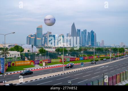 Doha, Katar - 11. November 2023: Schöner Blick auf die Skyline von Doha vom Bidda Park Katar Stockfoto