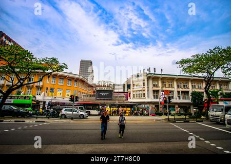 Der Bugis Street Market ist ein beliebtes Touristenziel und liegt in der Nähe der MRT-Haltestelle Bugis Station. Stockfoto