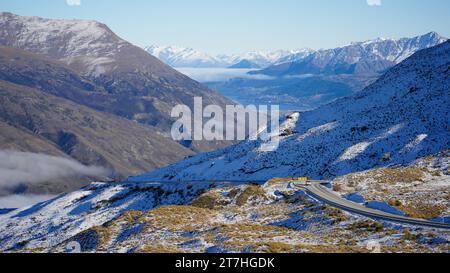 Die Crown Range Road, eine malerische Nebenstraße in der Nähe von Queenstown Stockfoto