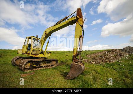 Hymac 580 Raupenbagger digger in einem ländlichen Bauernhof Feld. Stockfoto