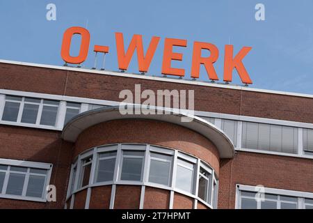 O-Werk. Auf dem stillgelegten Opel-Werk MARK 517 entsteht in einem innovativen Büroviertel der Zukunft neues Leben. Stockfoto