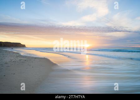 Coucher de soleil sur une plage de la Côte d'Opale. Frankreich, automne Stockfoto