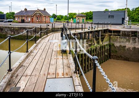 Westliche Schleusentore des Cumberland Basin North Entrance Lock (1874), Haupteingang zu Bristol Docks, Bristol, England, Großbritannien. Stockfoto