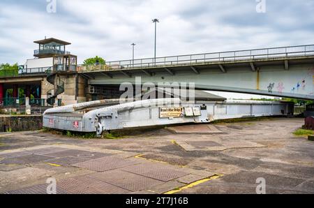 Verlassene historische schmiedeeiserne Drehbrücke (1849) von Isambard Kingdom Brunel. Wird derzeit renoviert. Bristol, England, Großbritannien. Stockfoto