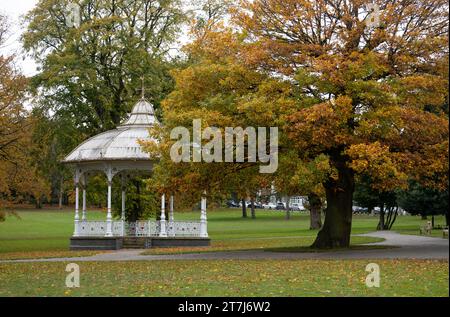 Der Musikstand im Herbst, Lightwoods Park, Bearwood, Birmingham, West Midlands, UK Stockfoto