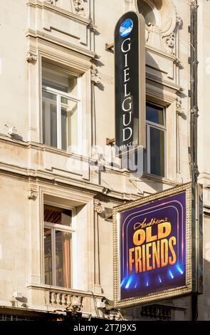 London, Großbritannien. Stephen Sondheims „Old Friends“ im Gielgud Theatre, Shaftesbury Avenue, November 2023 Stockfoto