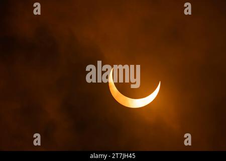 Das dramatische Himmelsereignis der ringförmigen Sonnenfinsternis bei Pleasanton, TX Stockfoto