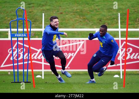 Englands Declan Rice (links) und Fikayo Tomori während eines Trainings in St. George's Park, Burton upon Trent. Bilddatum: Donnerstag, 16. November 2023. Stockfoto