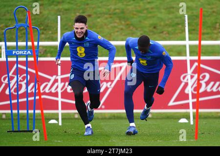 Englands Declan Rice (links) und Fikayo Tomori während eines Trainings in St. George's Park, Burton upon Trent. Bilddatum: Donnerstag, 16. November 2023. Stockfoto