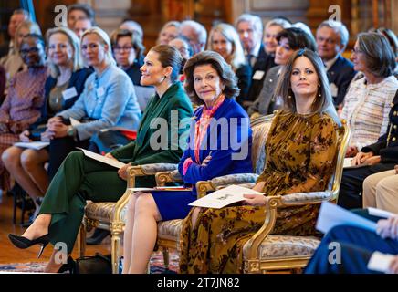 Schwedens Kronprinzessin Victoria, Königin Silvia und Prinzessin Sofia am 16. November 2023 im Königspalast in Stockholm, Schweden. Foto: Jonas Ekströmer / TT / Code 10030 Stockfoto