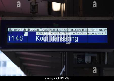 Streik der GDL bei der Bahn die GDL hat kurzfristig einen flächendeckenden Streik von Mittwoch, 15.11., 22 Uhr bis Donnerstag, 16.11., 18 Uhr angekündigt. Der Streik wird sich massiv auf den gesamten deutschen Bahnbetrieb auswirken. *** GDL-Bahnstreik die GDL hat kurzfristig ab Mittwoch, 15 11 , 22 xRx einen bundesweiten Streik angekündigt Stockfoto