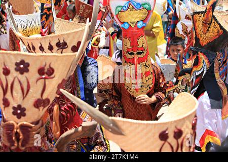 LOEI, THAILAND-JULY - June11: Ghost Festival (Phi Ta Khon) ist eine Art von maskierter Prozession, die auf buddhistischen Verdiensten gefeiert wird Stockfoto