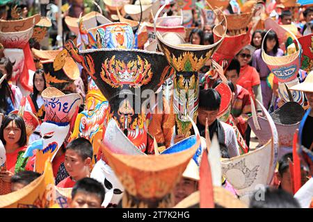 LOEI, THAILAND-JULY - June11: Ghost Festival (Phi Ta Khon) ist eine Art von maskierter Prozession, die auf buddhistischen Verdiensten gefeiert wird Stockfoto