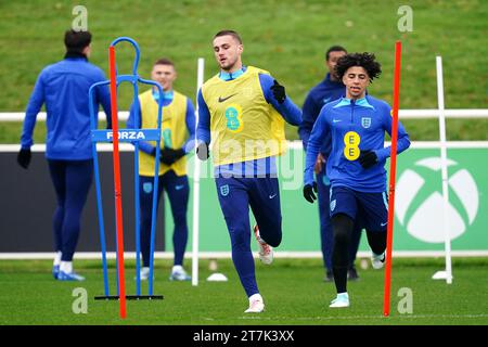 Taylor Harwood-Bellis und Rico Lewis (rechts) während eines Trainings in St. George's Park, Burton upon Trent. Bilddatum: Donnerstag, 16. November 2023. Stockfoto