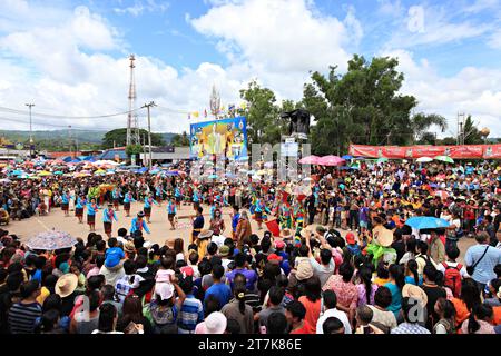 LOEI, THAILAND-JULY - June11: Ghost Festival (Phi Ta Khon) ist eine Art von maskierter Prozession, die auf buddhistischen Verdiensten gefeiert wird Stockfoto