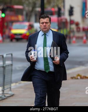 London, England, Großbritannien. November 2023. Der Staatsminister der Streitkräfte JAMES HEAPPEY wird beim Kabinettsbüro gesehen. (Kreditbild: © Tayfun Salci/ZUMA Press Wire) NUR REDAKTIONELLE VERWENDUNG! Nicht für kommerzielle ZWECKE! Stockfoto