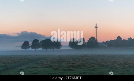 Nebelmorgen am Papstkreuz im Phoenix Park Stockfoto