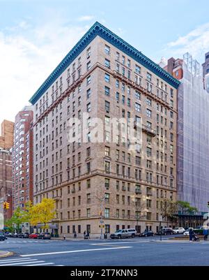 755 Park Avenue, ein Wahrzeichen Neorenaissance-Apartmentgebäude aus Ziegel und Stein, entworfen von W. L. Rouse & L. A. Goldstone, erbaut 1915. Stockfoto