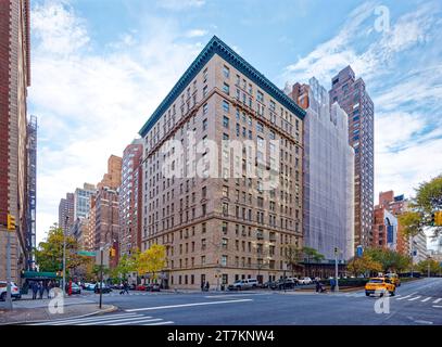 755 Park Avenue, ein Wahrzeichen Neorenaissance-Apartmentgebäude aus Ziegel und Stein, entworfen von W. L. Rouse & L. A. Goldstone, erbaut 1915. Stockfoto