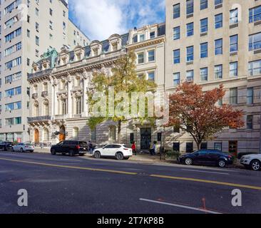 7-15 East 72nd Street, Beaux Arts Wahrzeichen im Upper East Side Historic District, 1896-1899 als Privatresidenzen errichtet. Stockfoto