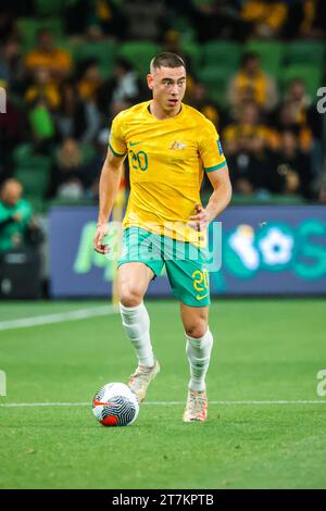 Melbourne, Victoria, Australien. November 2023. MELBOURNE, AUSTRALIEN - 16. NOVEMBER: Lewis Miller aus Australien während des Qualifikationsspiels zur FIFA-Weltmeisterschaft 2026 zwischen Australien Socceroos und Bangladesch im AAMI Park am 16. November 2023 in Melbourne, Australien (Foto: © Chris Putnam/ZUMA Press Wire) NUR ZUR REDAKTIONELLEN VERWENDUNG! Nicht für kommerzielle ZWECKE! Stockfoto