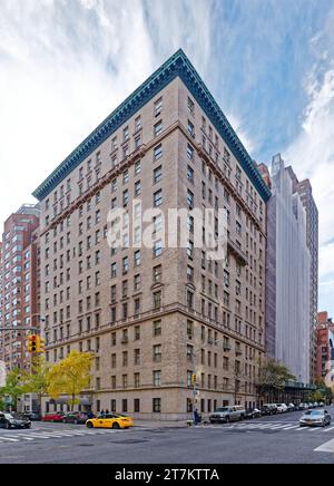 755 Park Avenue, ein Wahrzeichen Neorenaissance-Apartmentgebäude aus Ziegel und Stein, entworfen von W. L. Rouse & L. A. Goldstone, erbaut 1915. Stockfoto