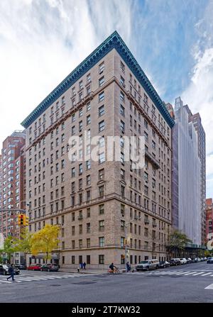 755 Park Avenue, ein Wahrzeichen Neorenaissance-Apartmentgebäude aus Ziegel und Stein, entworfen von W. L. Rouse & L. A. Goldstone, erbaut 1915. Stockfoto