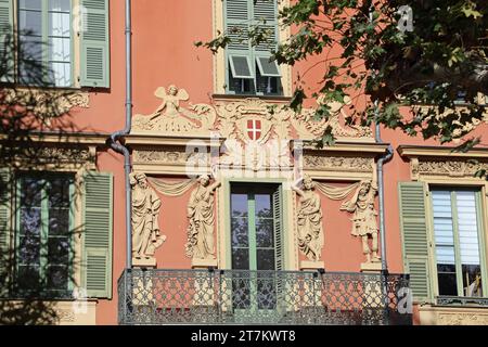 Historische Architektur am Place Ile de Beaute im Viertel Port Lympia von Nizza Stockfoto