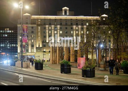 City Square und The Queens Hotel, Leeds City Centre at Night, West Yorkshire, Nordengland, Großbritannien Stockfoto