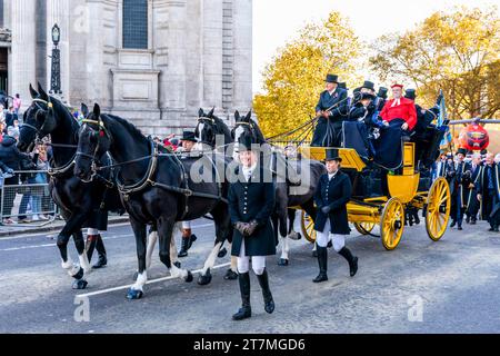 Die Worshipful Company of Coachmakers & Coach Harness Maker nimmt an der Lord Mayor's Show in London Teil Stockfoto