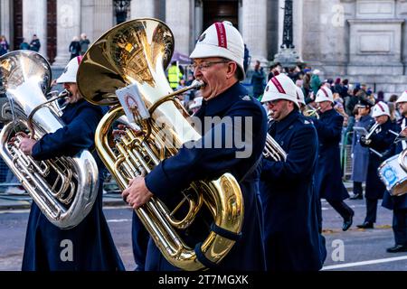 Die Household Trupps Band der Heilsarmee nimmt an der Lord Mayor's Show in London Teil Stockfoto