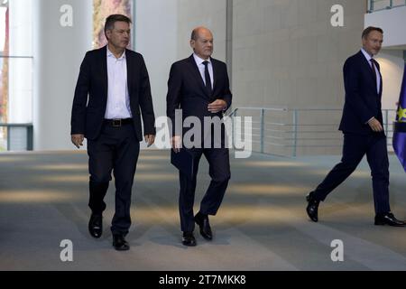 Berlin, Deutschland, 15. November 2023. Bundeskanzler Olaf Scholz, Bundeswirtschaftsminister Dr. Robert Habeck und Finanzminister Christian Lindner. Stockfoto