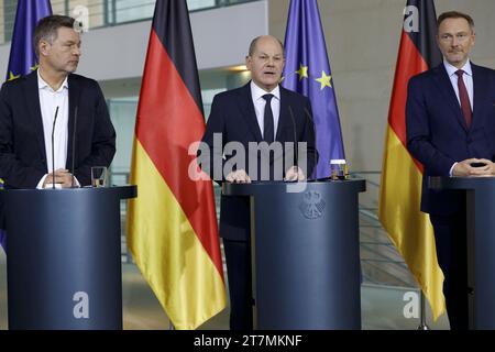 Berlin, Deutschland, 15. November 2023. Bundeskanzler Olaf Scholz, Bundeswirtschaftsminister Dr. Robert Habeck und Finanzminister Christian Lindner. Stockfoto