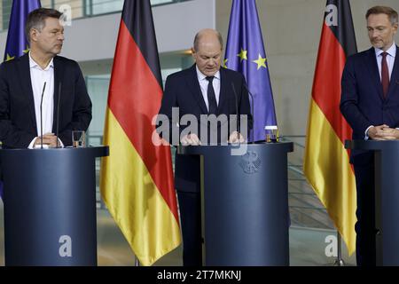 Berlin, Deutschland, 15. November 2023. Bundeskanzler Olaf Scholz, Bundeswirtschaftsminister Dr. Robert Habeck und Finanzminister Christian Lindner. Stockfoto