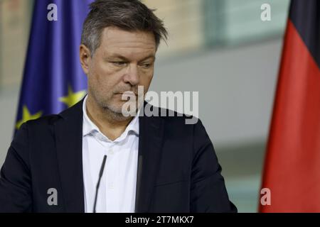 Berlin, Deutschland, 15. November 2023. Dr. Robert Habeck, Bundeswirtschaftsminister, während der Pressekonferenz im Bundeskanzleramt. Stockfoto