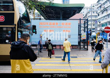 Hongkong, China. November 2023. Das Banner der Wahl 2023 des bezirksrats ist ein öffentlicher Bereich. Die Wahlen zum Hong Kong District Council 2023 sind für alle 18 District Councils von Hongkong am 10. Dezember 2023 geplant. Unter Hongkongs erstem "nur für Patrioten"-bezirksrat-Rennen ist dies die erste Wahl in Hongkong, bei der nur Pro-Peking-Kandidaten teilnehmen. (Kreditbild: © Keith Tsuji/ZUMA Press Wire) NUR REDAKTIONELLE VERWENDUNG! Nicht für kommerzielle ZWECKE! Stockfoto