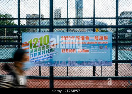 Hongkong, China. November 2023. Das Banner der Wahl 2023 des bezirksrats ist ein öffentlicher Bereich. Die Wahlen zum Hong Kong District Council 2023 sind für alle 18 District Councils von Hongkong am 10. Dezember 2023 geplant. Unter Hongkongs erstem "nur für Patrioten"-bezirksrat-Rennen ist dies die erste Wahl in Hongkong, bei der nur Pro-Peking-Kandidaten teilnehmen. (Kreditbild: © Keith Tsuji/ZUMA Press Wire) NUR REDAKTIONELLE VERWENDUNG! Nicht für kommerzielle ZWECKE! Stockfoto