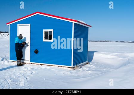 Eisfischen am Slave Lake, Yellowknife Stockfoto