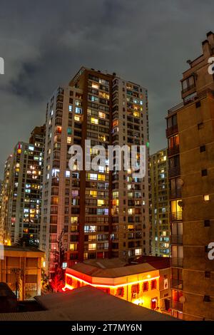 Santiago, 3. November 2017: Apartmenthäuser im Stadtzentrum von Santiago Stockfoto