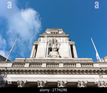 Four Seasons Hotel (ehemals Port of London Authority Building) am 10 Trinity Square, London, England. Stockfoto