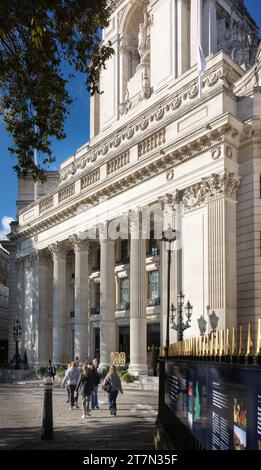 Four Seasons Hotel (ehemals Port of London Authority Building) am 10 Trinity Square, London, England. Stockfoto