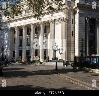 Four Seasons Hotel (ehemals Port of London Authority Building) am 10 Trinity Square, London, England. Stockfoto