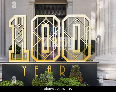 Four Seasons Hotel (ehemals Port of London Authority Building) am 10 Trinity Square in London, England, vor 110 Jahren gegründet. Stockfoto