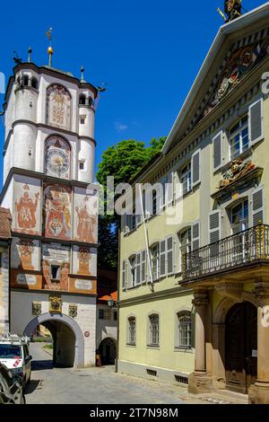 Das Frauentor aus dem 14. Jahrhundert, auch bekannt als Ravensburger Tor, in der Altstadt von Wangen im Allgäu, Oberschwaben. Stockfoto