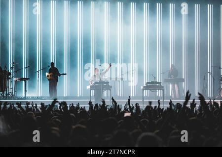 Kopenhagen, Dänemark. November 2023. Das britische Band und Musikkollektiv Jungle gibt ein Live-Konzert in den KB Hallen in Frederiksberg, Kopenhagen. (Foto: Gonzales Foto - Peter Troest). Stockfoto