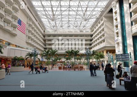 Der helle, offene Raum im Orlando International Airport in Florida, USA Stockfoto