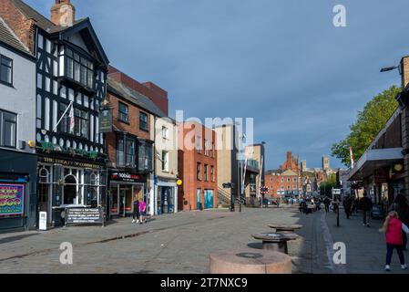 Die High Street, Lincoln blickt auf die Kathedrale Stockfoto
